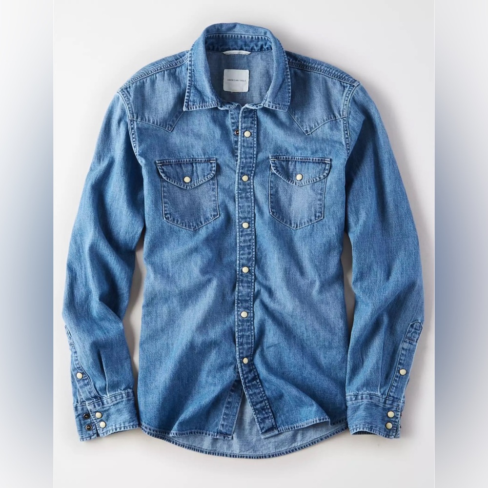 American Eagle Men’s Medium Denim Button Up Down